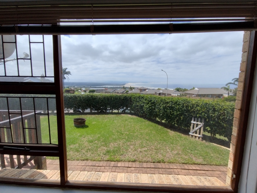 3 Bedroom Property for Sale in Wavecrest Eastern Cape